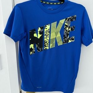 Nike shirt size m boys blue